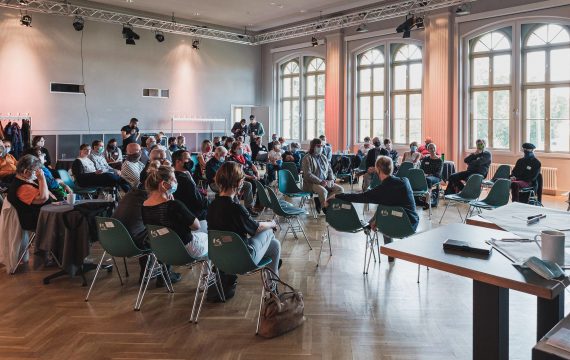 Dieses Foto zeigt die Gründungsveranstaltung der Bürgerregion Lausitz in Hoyerswerda (September 2020). Fotografiert von Tine Jurtz.